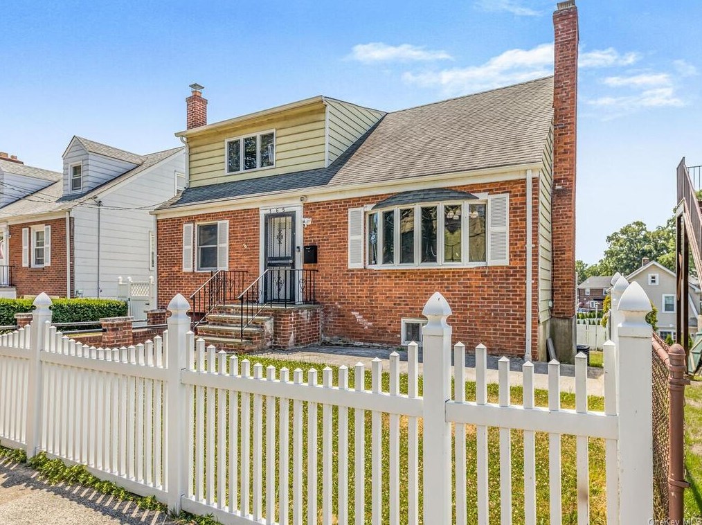 165 Hillview Ave, Yonkers NY 10704-3544 exterior