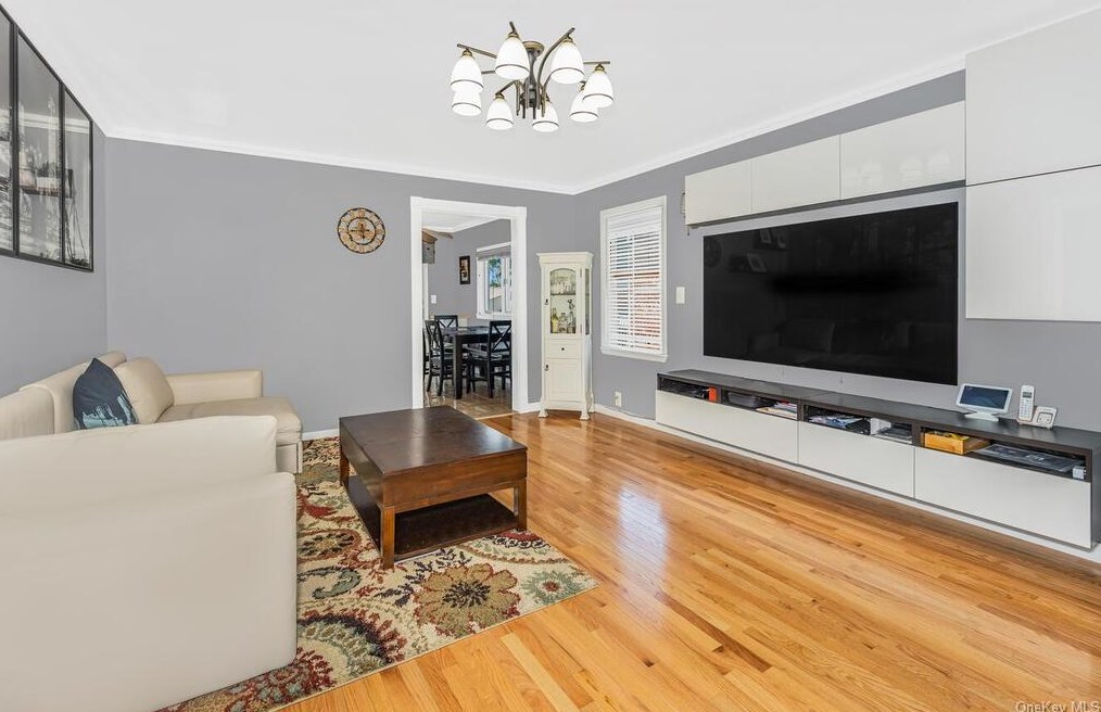 165 Hillview Ave, Yonkers NY 10704-3544 exterior