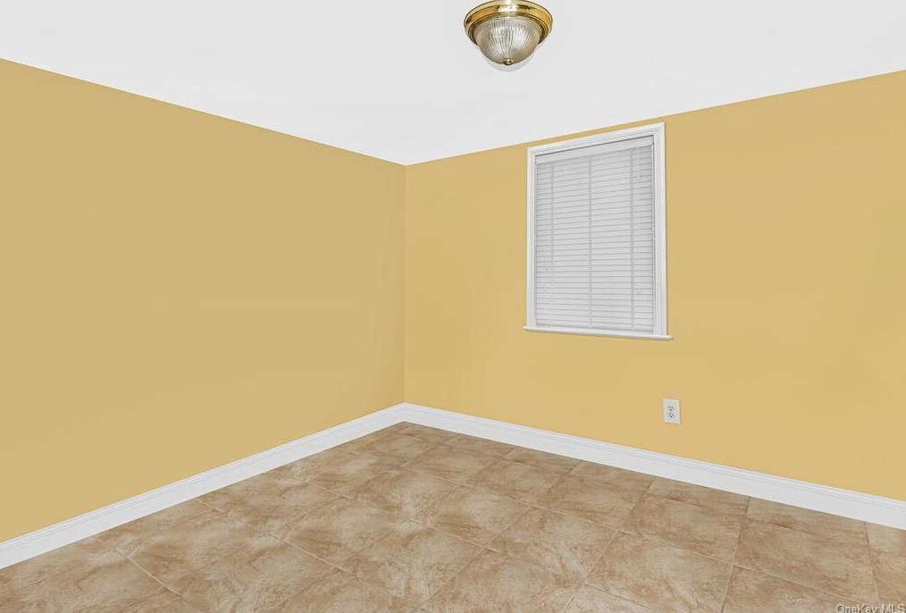 165 Hillview Ave, Yonkers NY 10704-3544 exterior