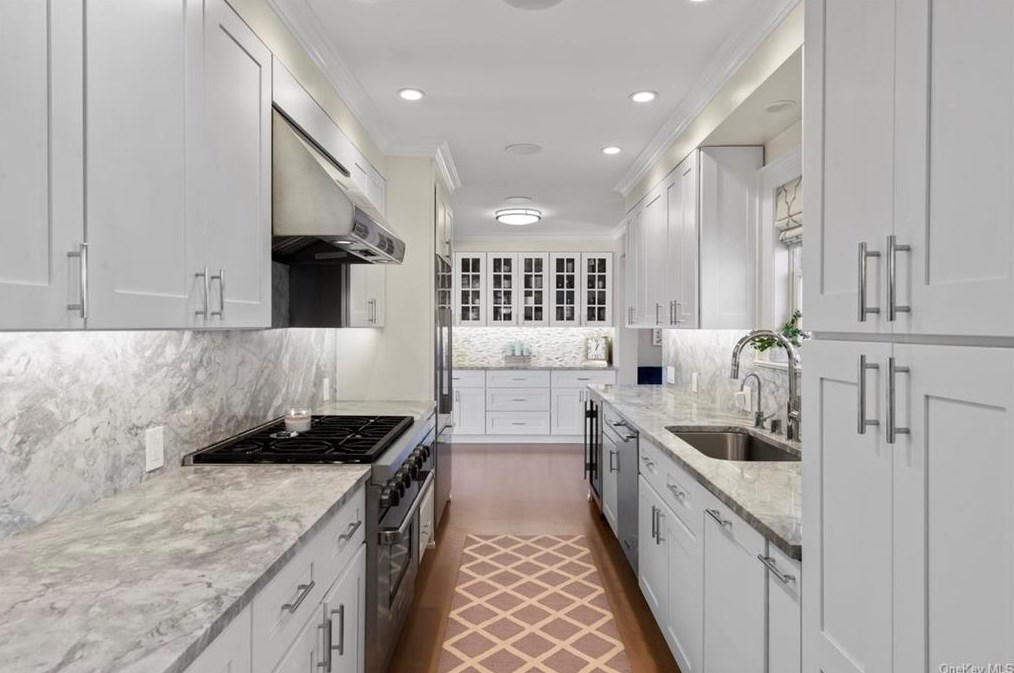 4 Wendover Rd, Yonkers NY 10705-2549 exterior