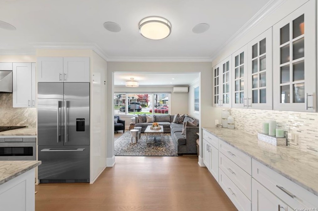 4 Wendover Rd, Yonkers NY 10705-2549 exterior