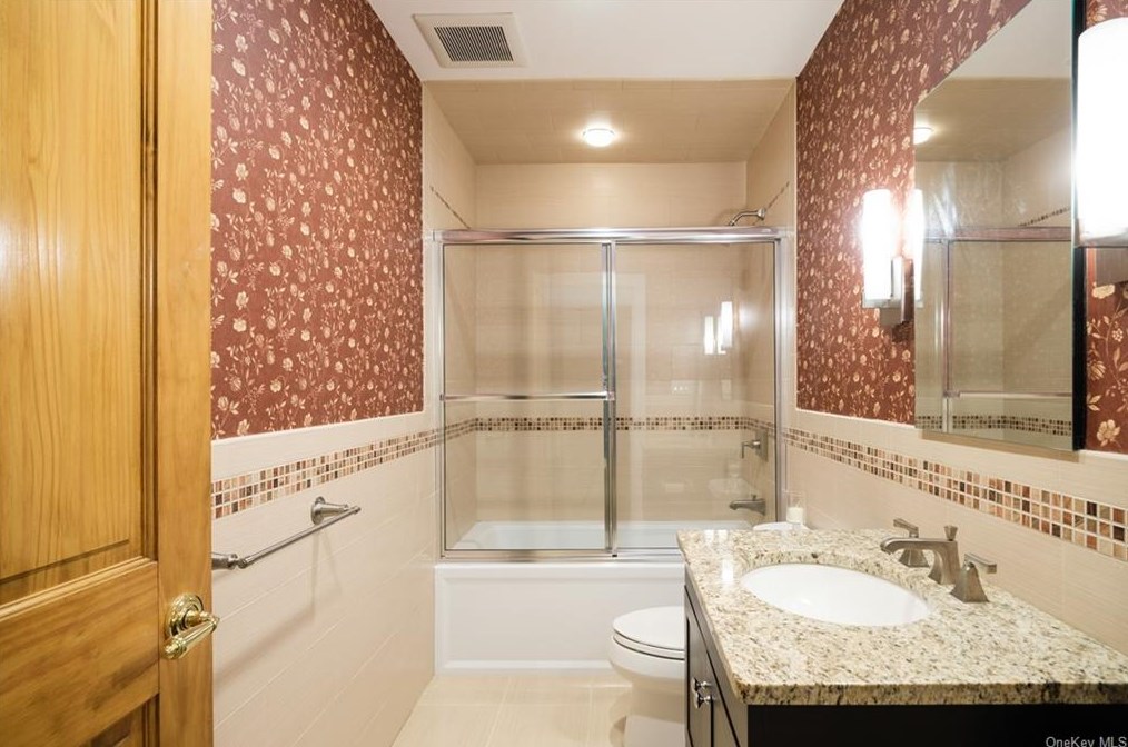 126 Durst Pl, Yonkers NY 10704-1840 exterior