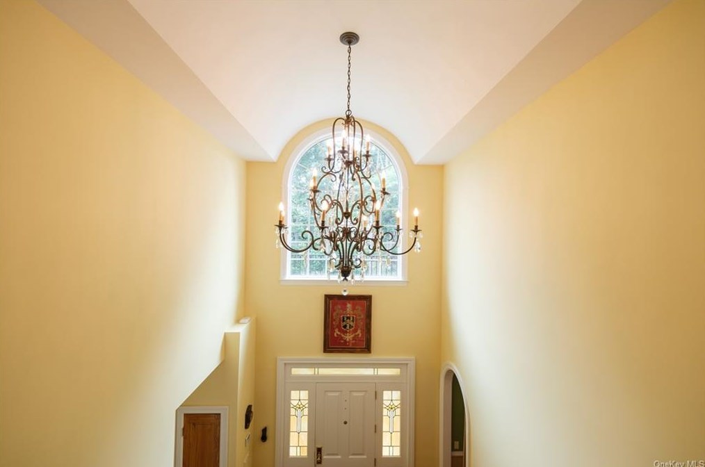 126 Durst Pl, Yonkers NY 10704-1840 exterior