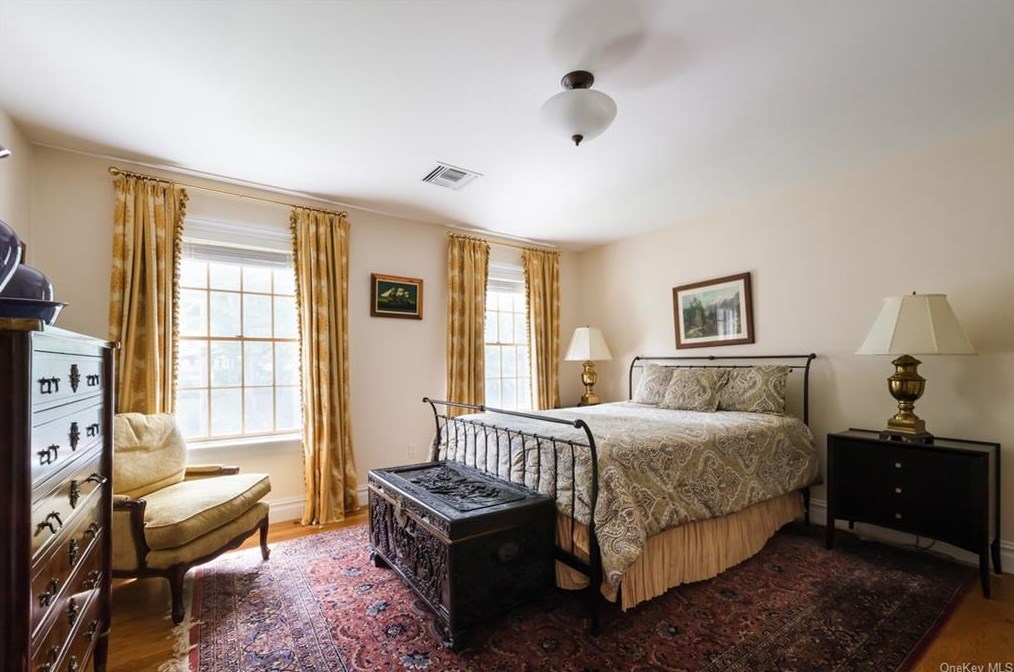 126 Durst Pl, Yonkers NY 10704-1840 exterior