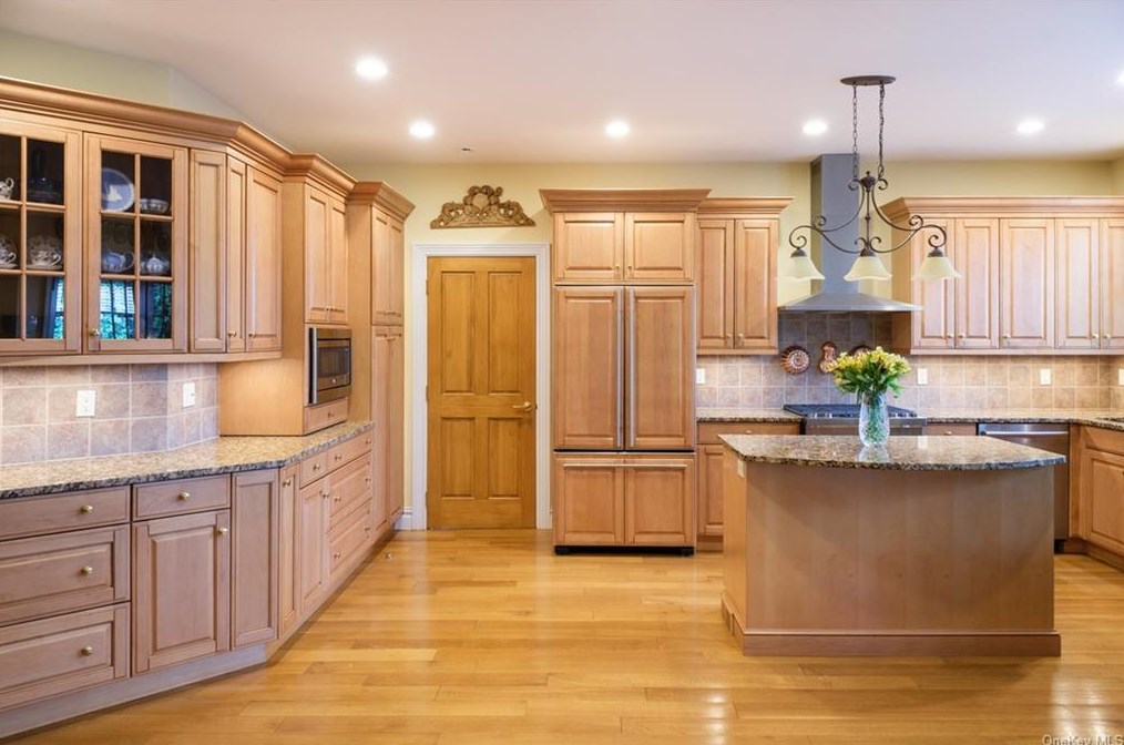 126 Durst Pl, Yonkers NY 10704-1840 exterior