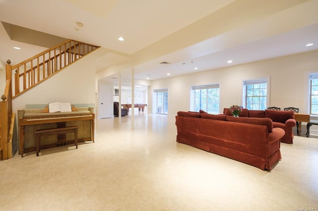 126 Durst Pl, Yonkers NY 10704-1840 exterior