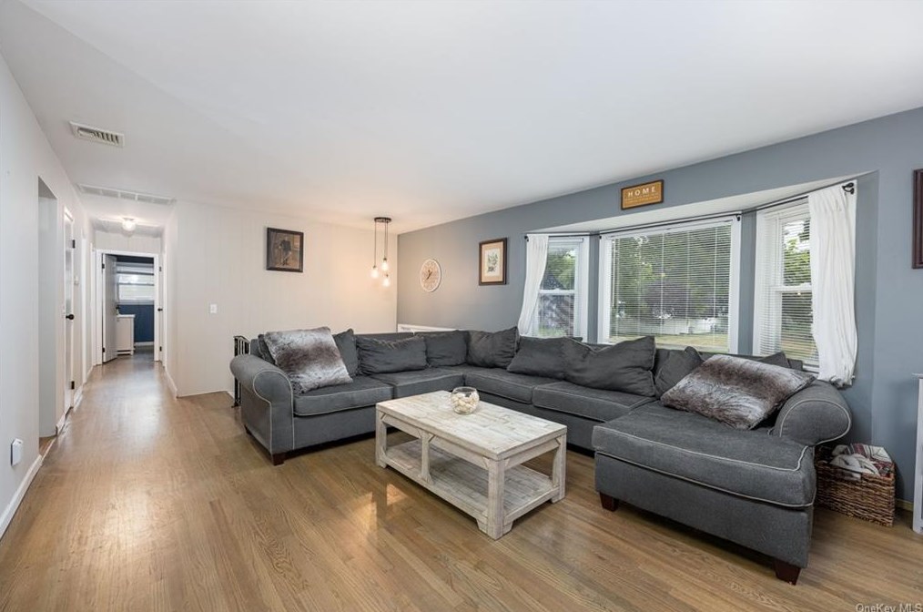 89 Gate Dr, Poughkeepsie NY  12601-5638 exterior