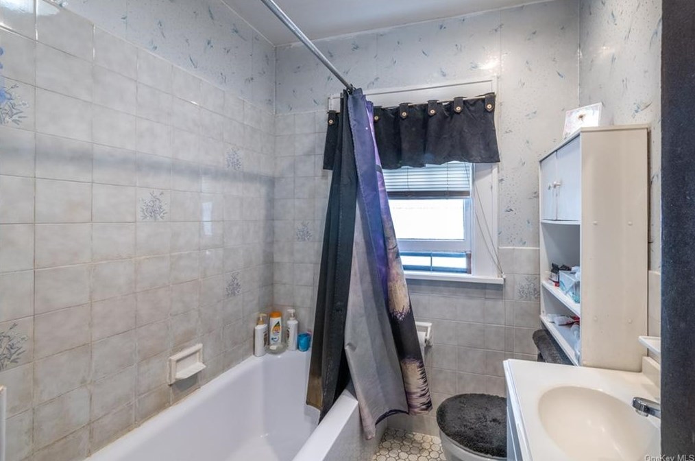 514 Mile Square Rd, Yonkers NY 10704-1936 exterior