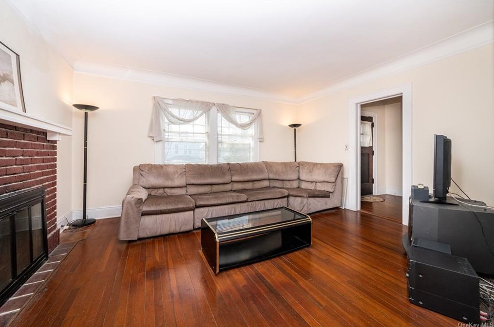 514 Mile Square Rd, Yonkers NY  10701-6331 exterior