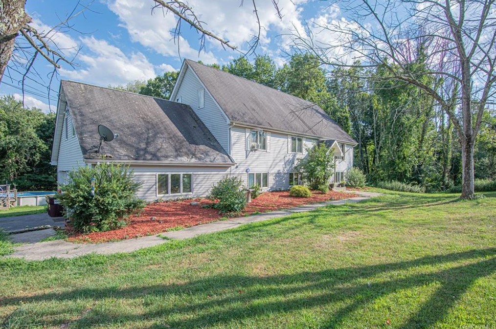34 Fair Oaks Rd, Middletown, NY 10940