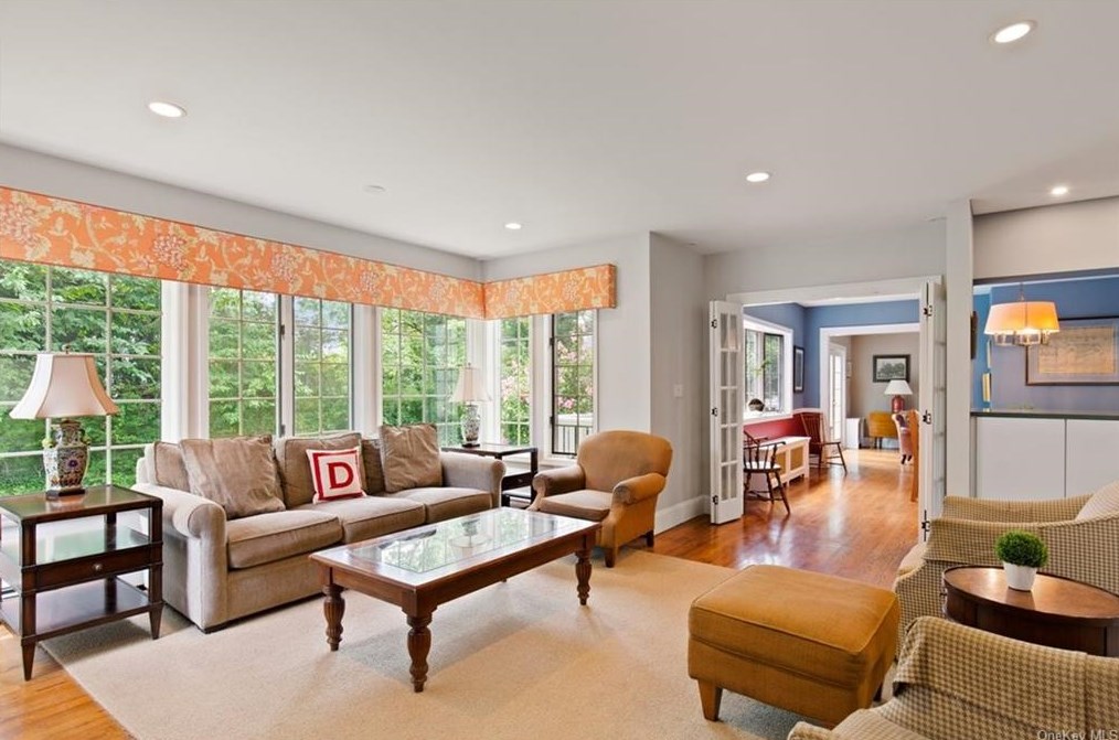 51 Palisade Rd, Rye NY  10580-3828 exterior