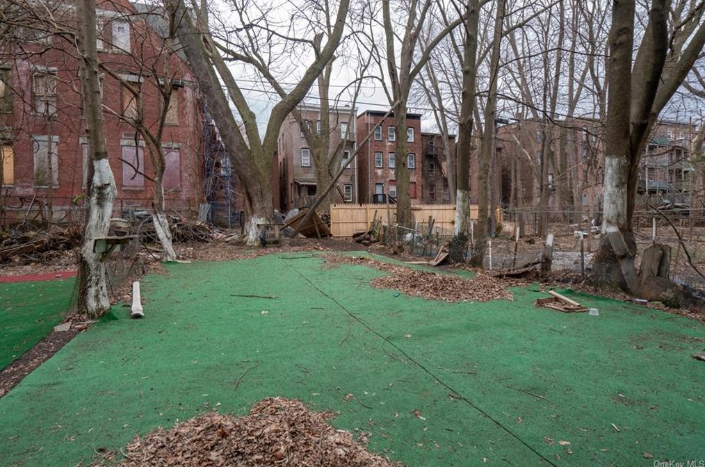 11 Benkard Ave, Newburgh NY  12550-5804 exterior