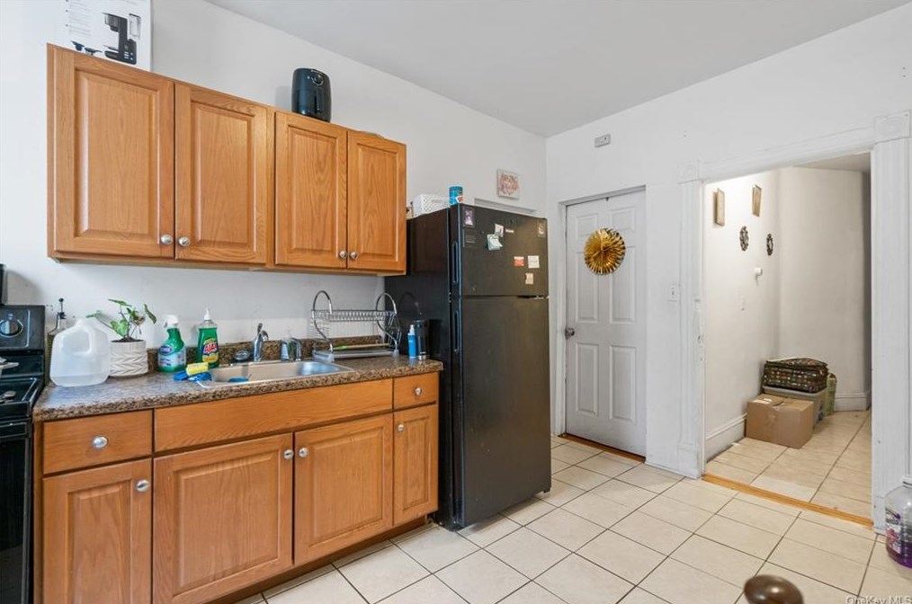 11 Benkard Ave, Newburgh NY  12550-5804 exterior