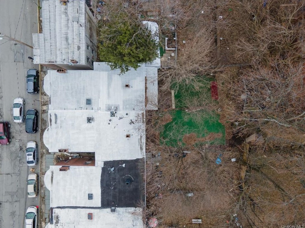 11 Benkard Ave, Newburgh NY  12550-5804 exterior