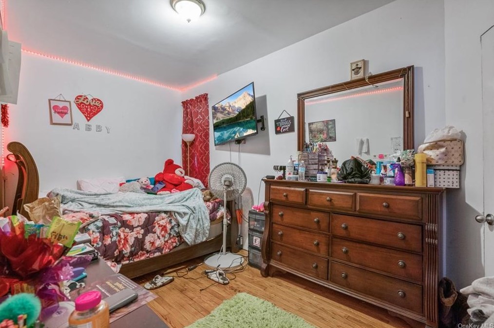 11 Benkard Ave, Newburgh NY  12550-5804 exterior