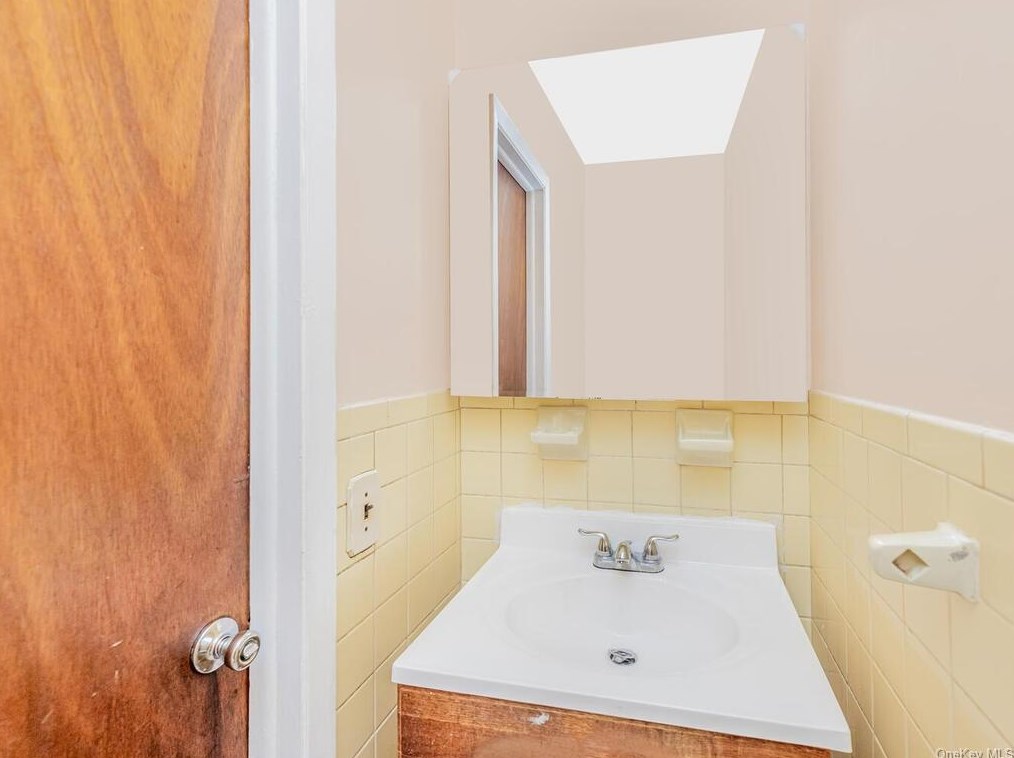 62 Pne St, Yonkers NY 10706-3922 exterior