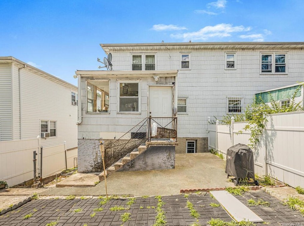 62 Pne St, Yonkers NY 10706-3922 exterior