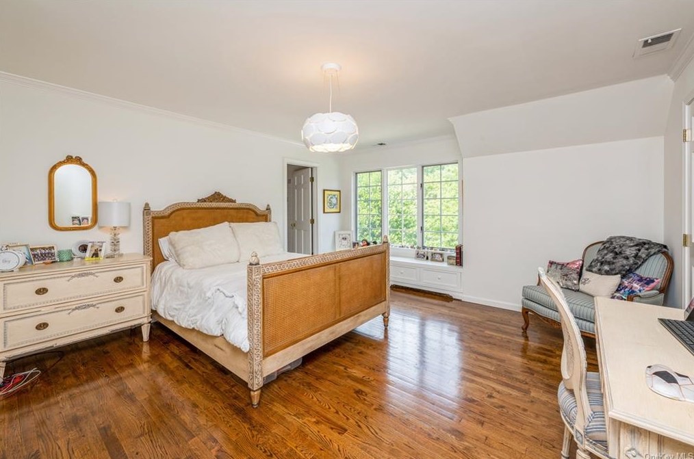 15 Lakeside Dr, Rye NY  10580-1853 exterior