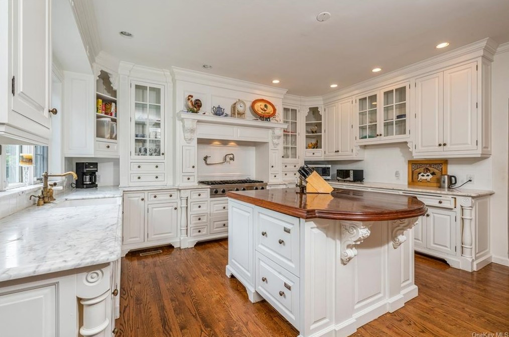 15 Lakeside Dr, Rye NY  10580-1853 exterior