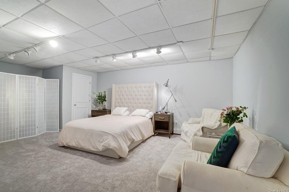 15 Lakeside Dr, Rye NY  10580-1853 exterior