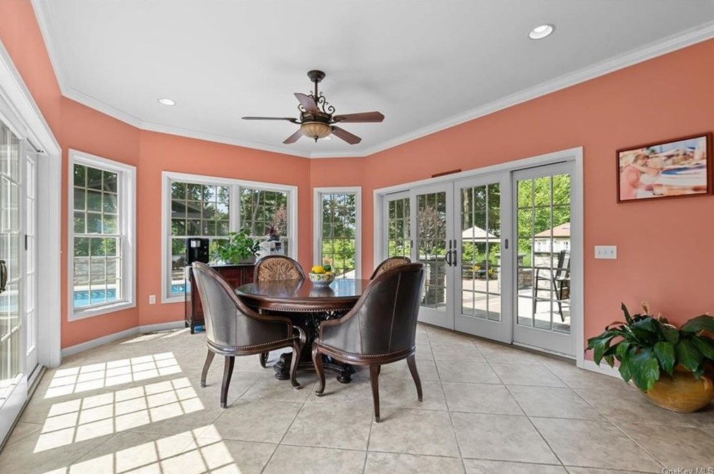 10 Vlg Ct, East Fishkill NY  12533-8120 exterior