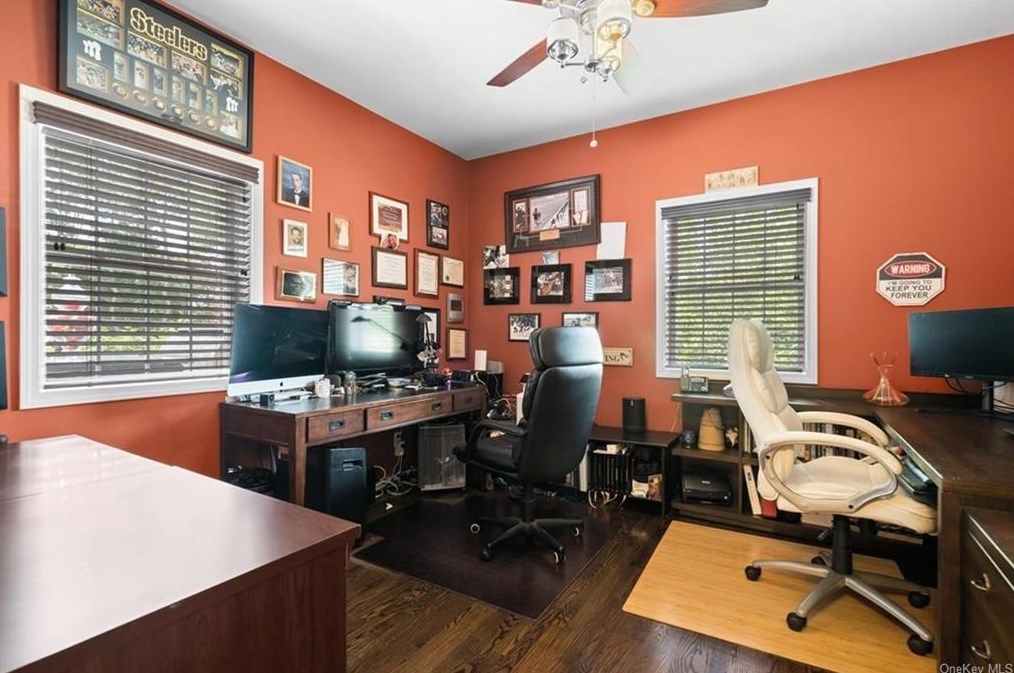 10 Vlg Ct, East Fishkill NY  12533-8120 exterior