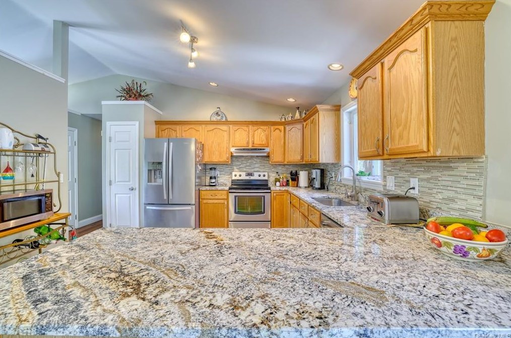 38 Sedgewick Rd, Poughkeepsie NY 12603-6300 exterior