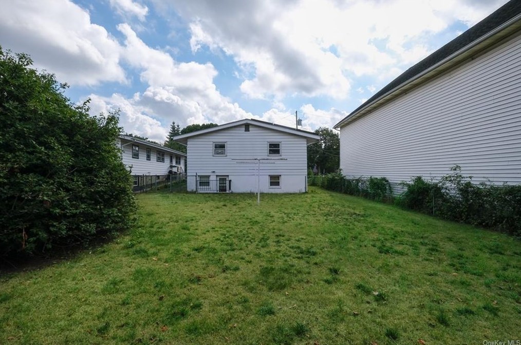 528 Smith St, Peekskill NY 10566-4512 exterior