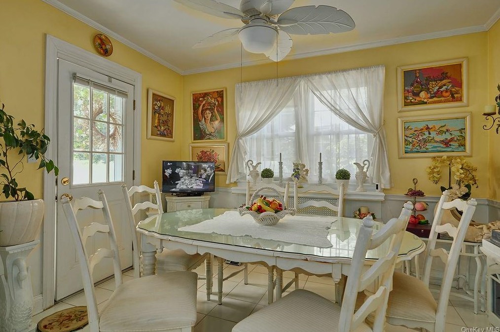 66 Gramercy Ave, Yonkers NY 10701-5123 exterior