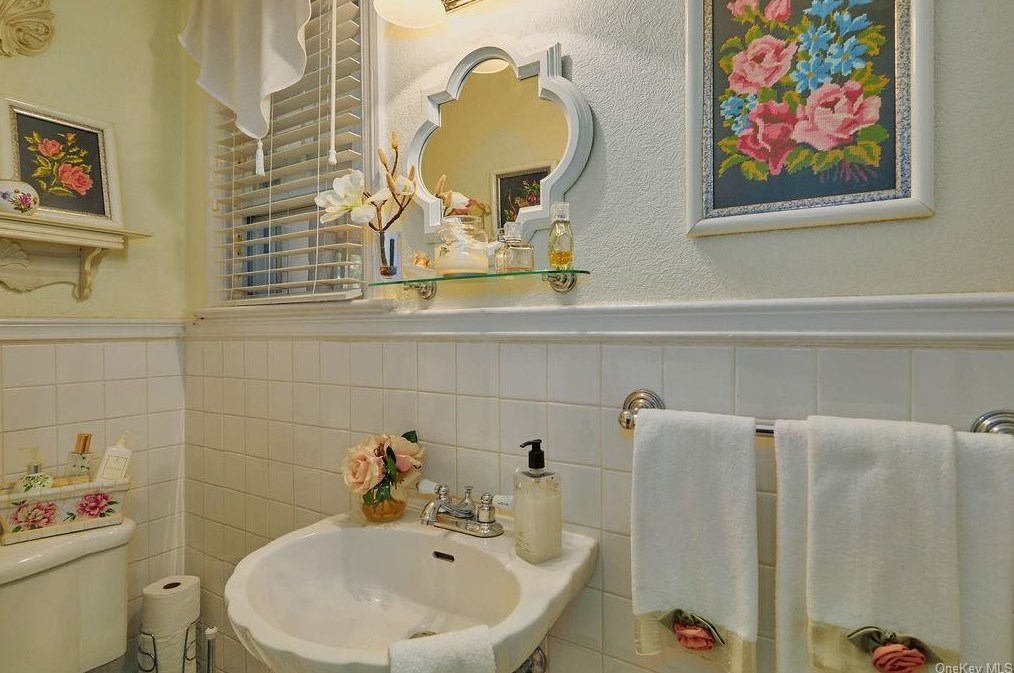 66 Gramercy Ave, Yonkers NY 10701-5123 exterior