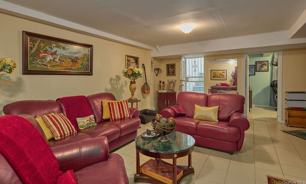 66 Gramercy Ave, Yonkers NY 10701-5123 exterior