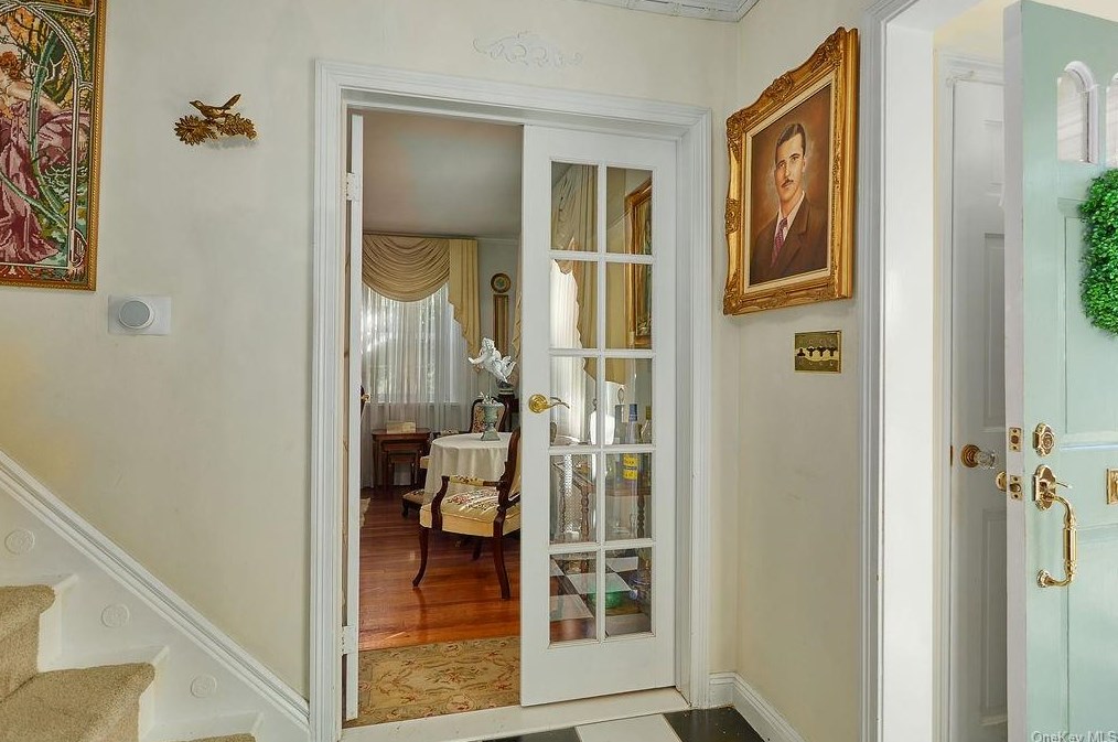 66 Gramercy Ave, Yonkers NY 10701-5123 exterior