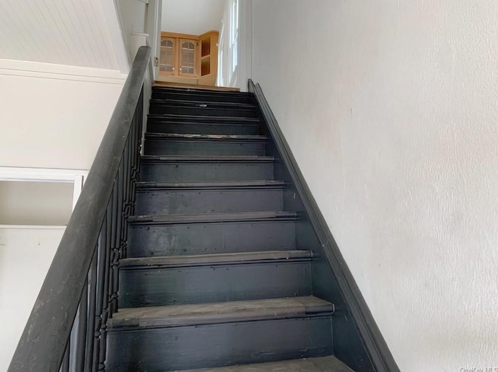 37 Elm St, Beacon NY 12508-1946 exterior