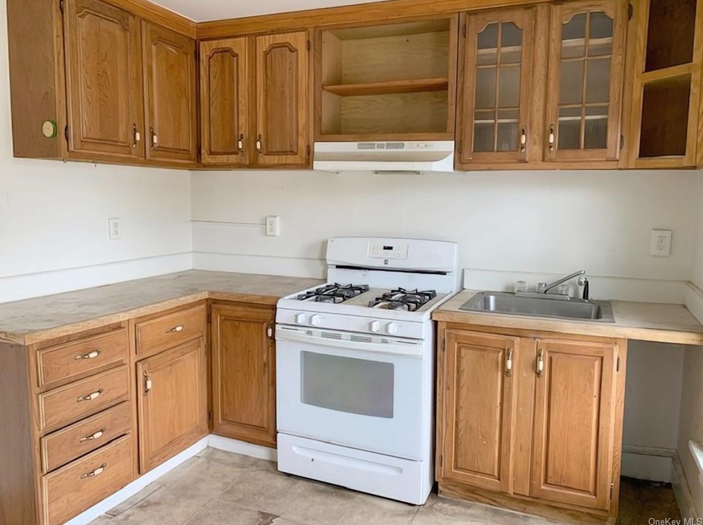 37 Elm St, Beacon NY 12508-1946 exterior