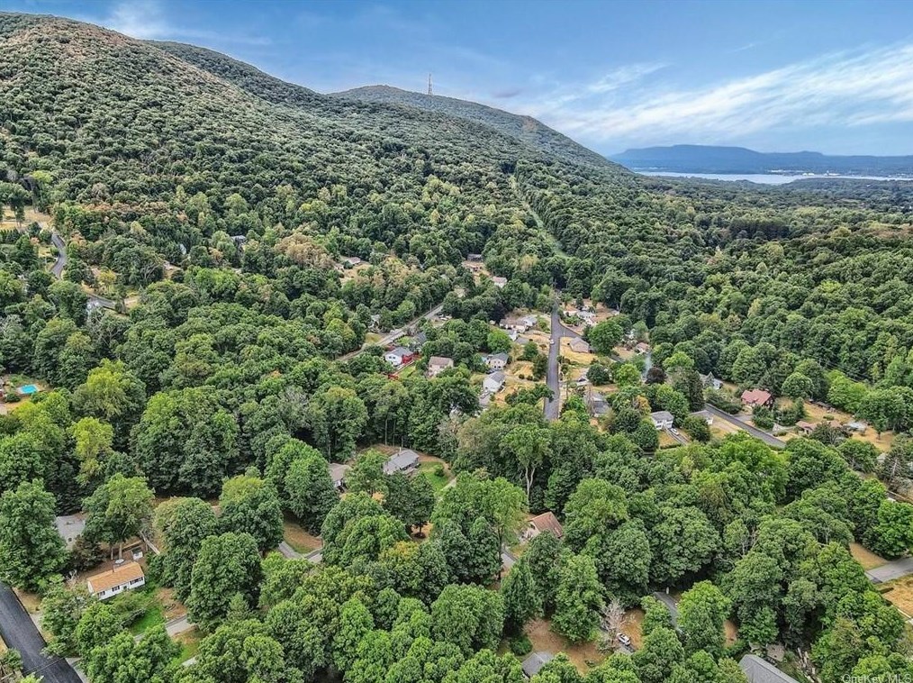 13 Brookside Rd, Beacon NY 12508-2422 exterior