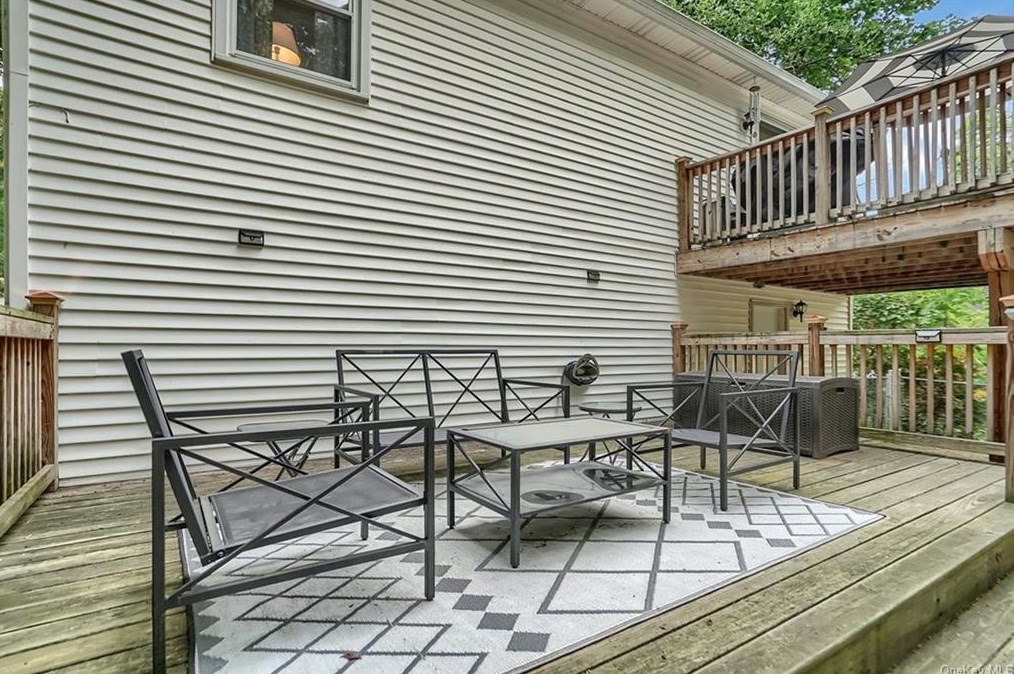 13 Brookside Rd, Beacon NY 12508-2422 exterior