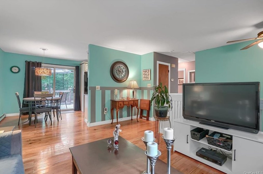 13 Brookside Rd, Beacon NY 12508-2422 exterior