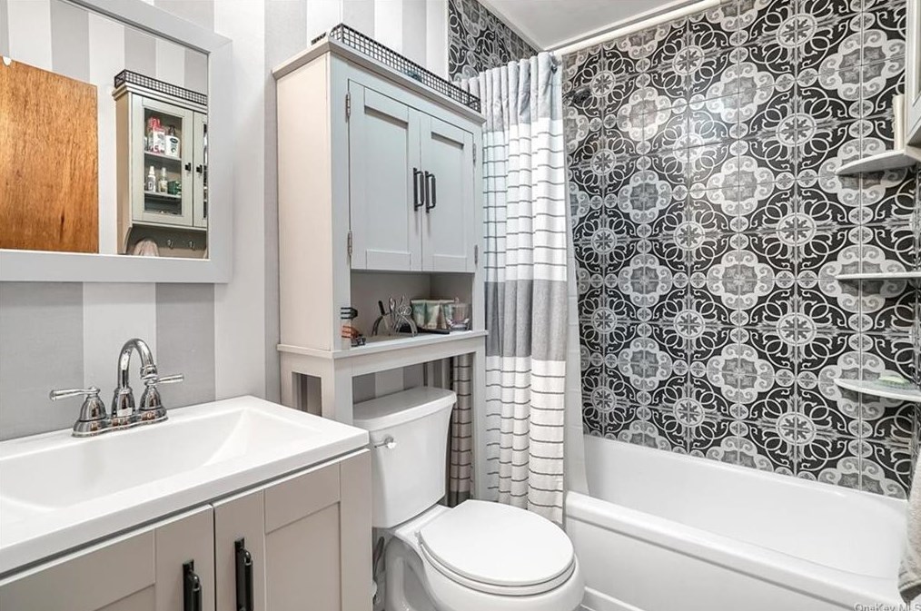 13 Brookside Rd, Beacon NY 12508-2422 exterior