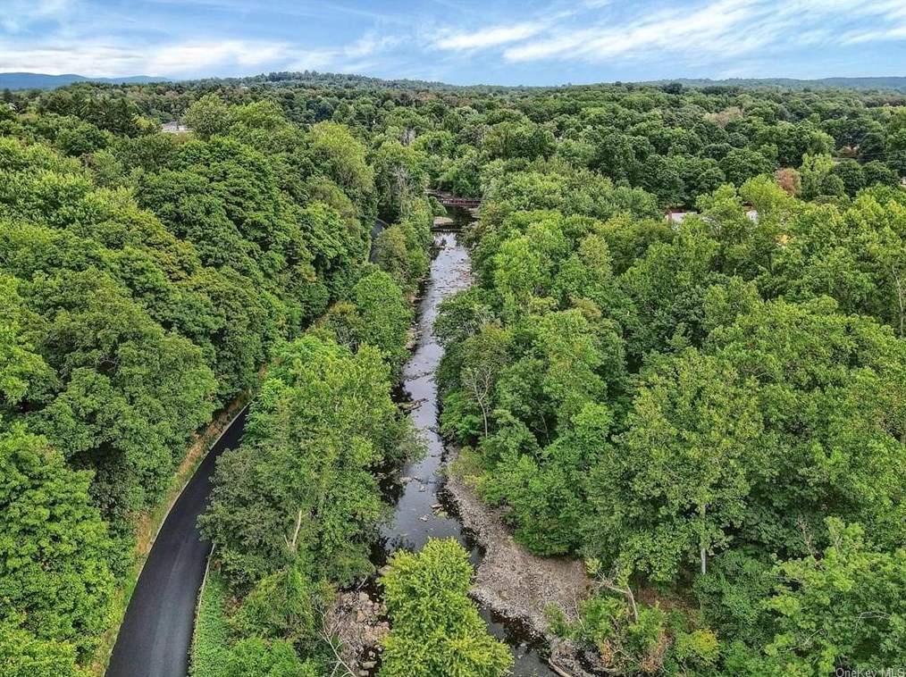 13 Brookside Rd, Beacon NY 12508-2422 exterior