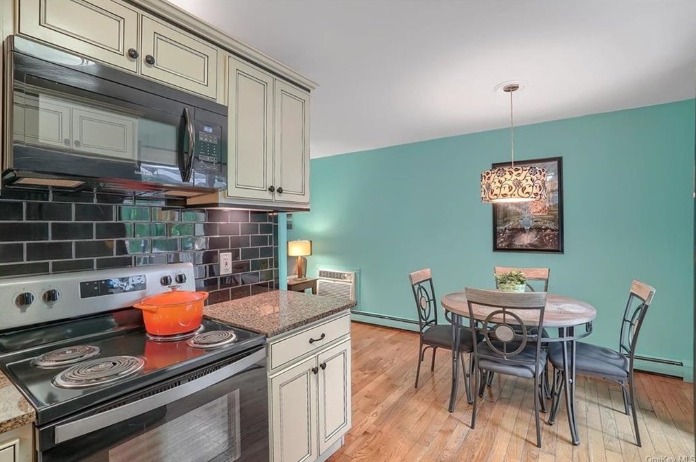 13 Brookside Rd, Beacon NY 12508-2422 exterior