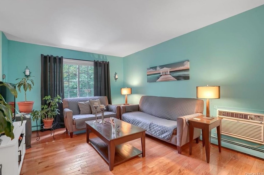 13 Brookside Rd, Beacon NY 12508-2422 exterior