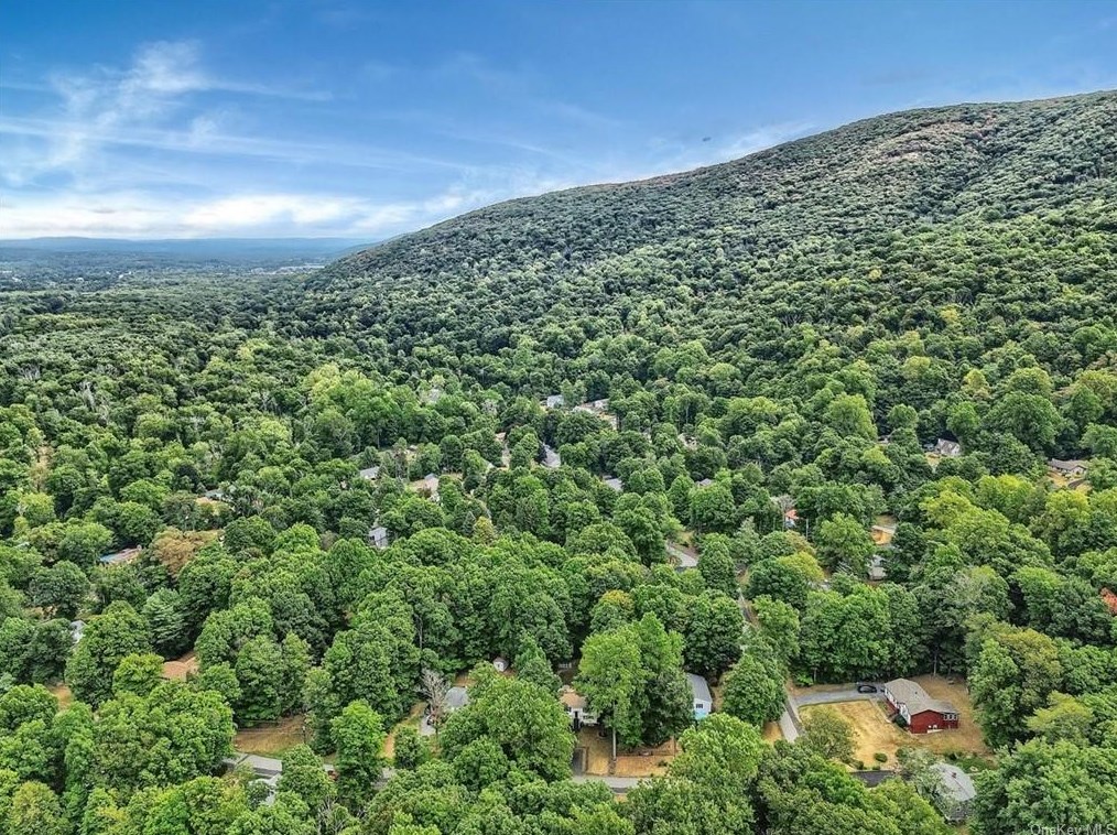 13 Brookside Rd, Beacon NY 12508-2422 exterior