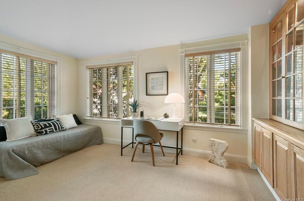 14 Bronson Ave, Larchmont NY  10538-3824 exterior