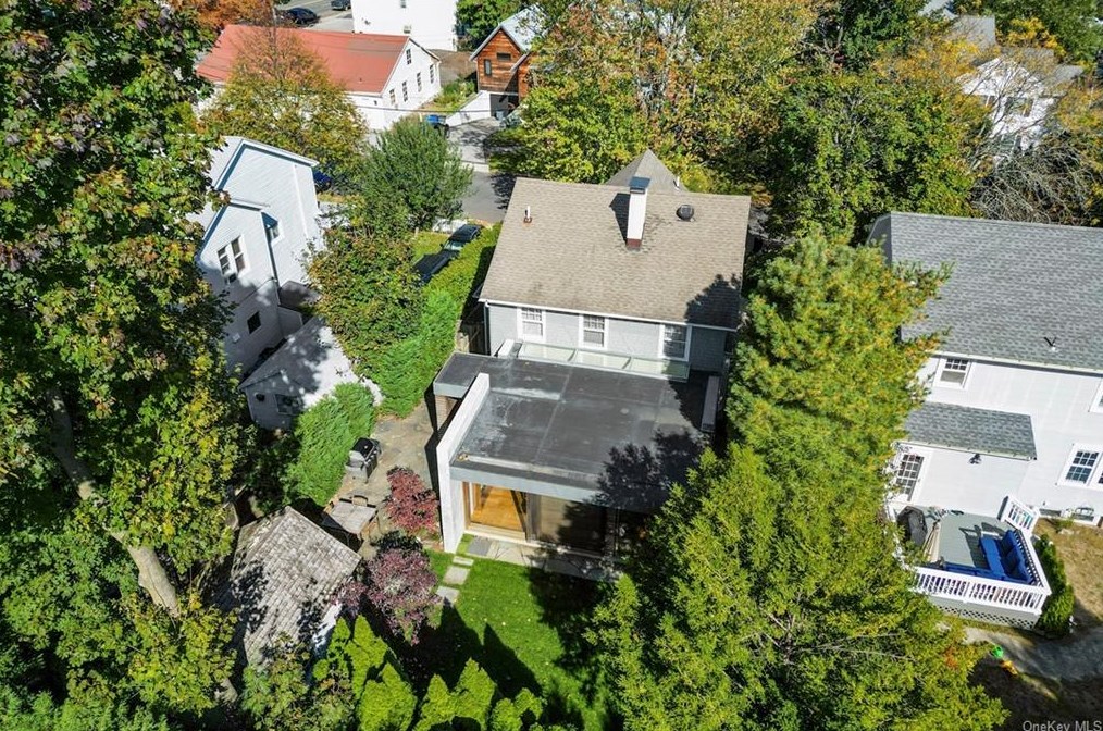 14 Bronson Ave, Larchmont NY  10538-3824 exterior