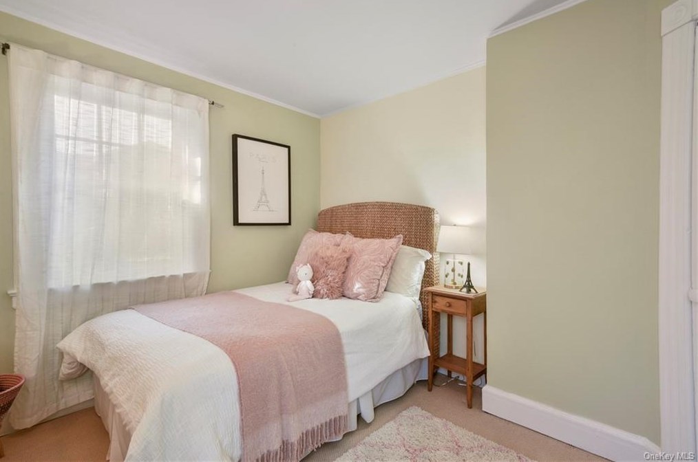 14 Bronson Ave, Larchmont NY  10538-3824 exterior