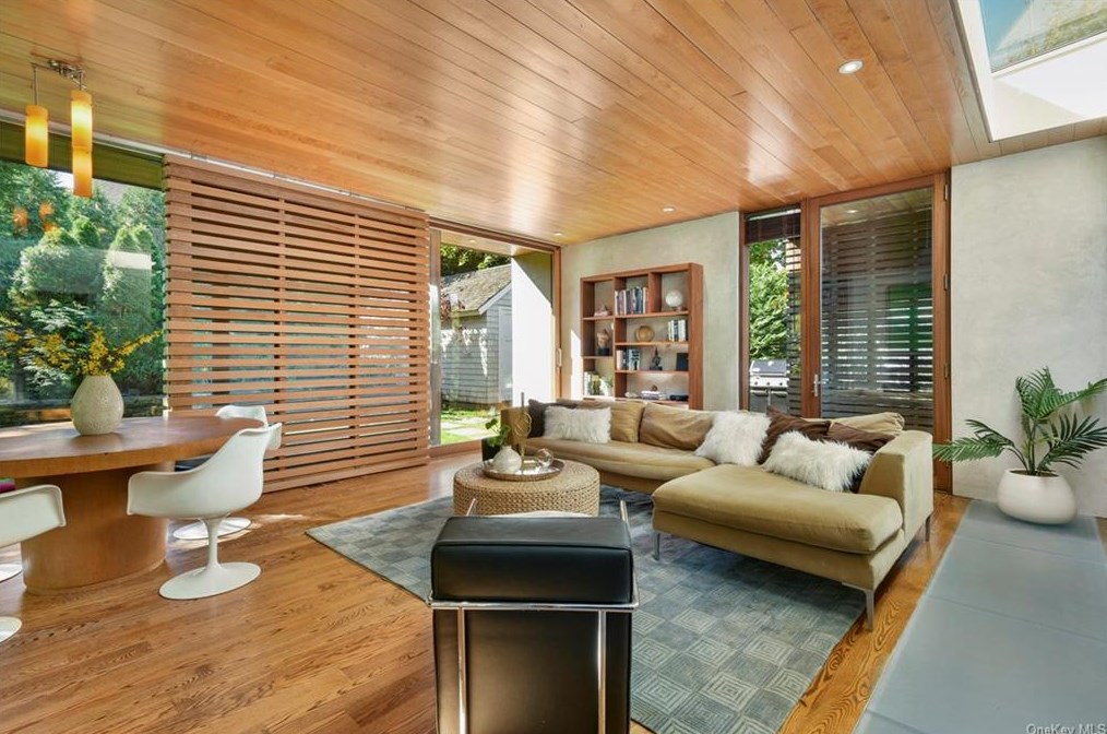 14 Bronson Ave, Larchmont NY  10538-3824 exterior