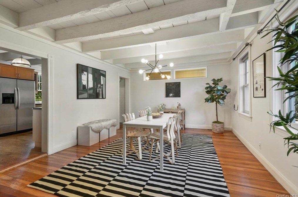 14 Bronson Ave, Larchmont NY  10538-3824 exterior