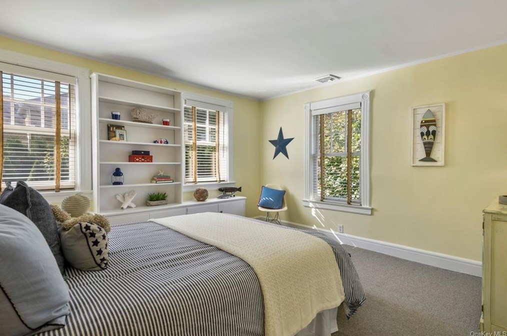 14 Bronson Ave, Larchmont NY  10538-3824 exterior