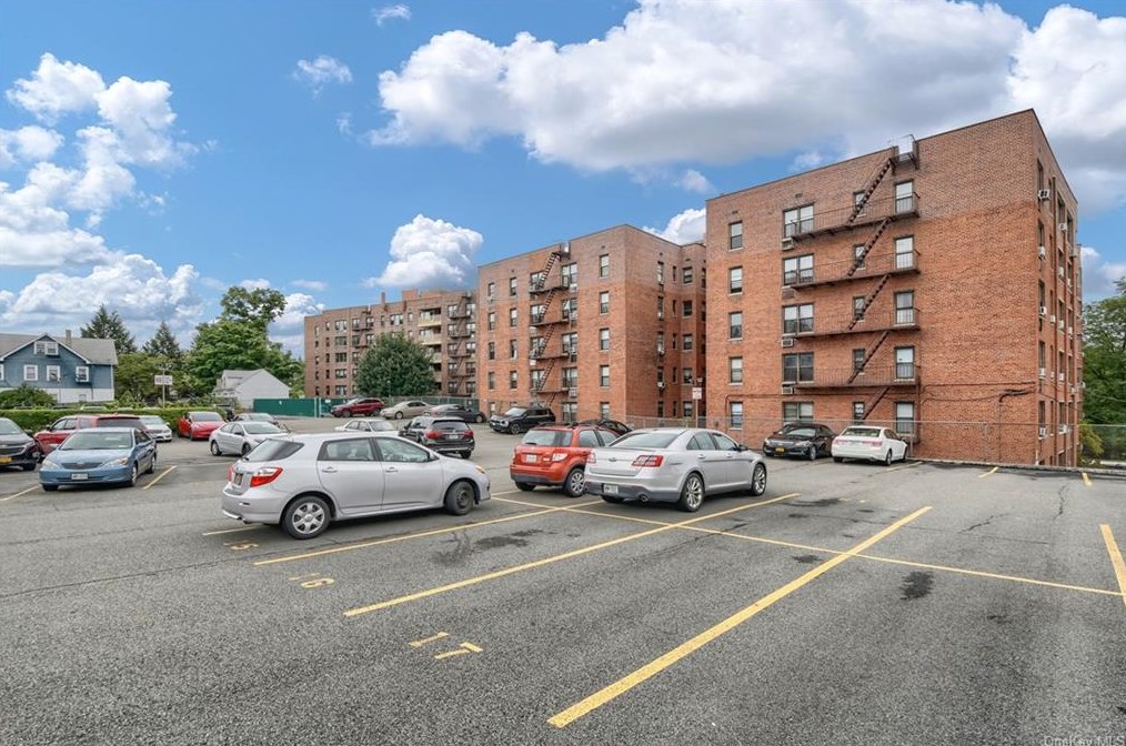 555 Bronx River Rd, Yonkers NY  10704-1710 exterior