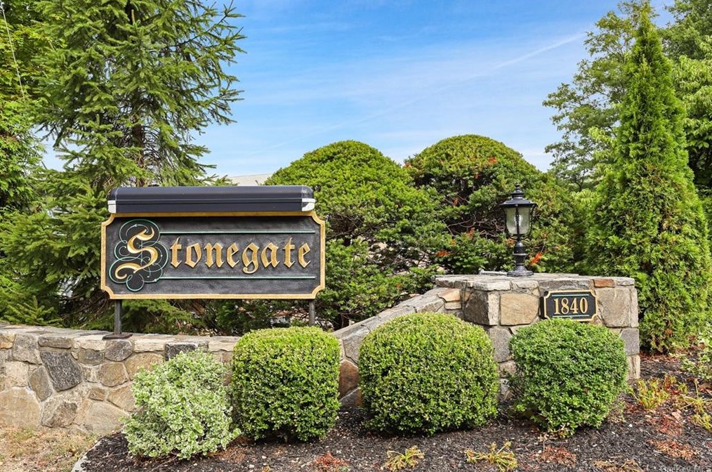 1840 Crompond Rd, Peekskill NY  10566-4157 exterior